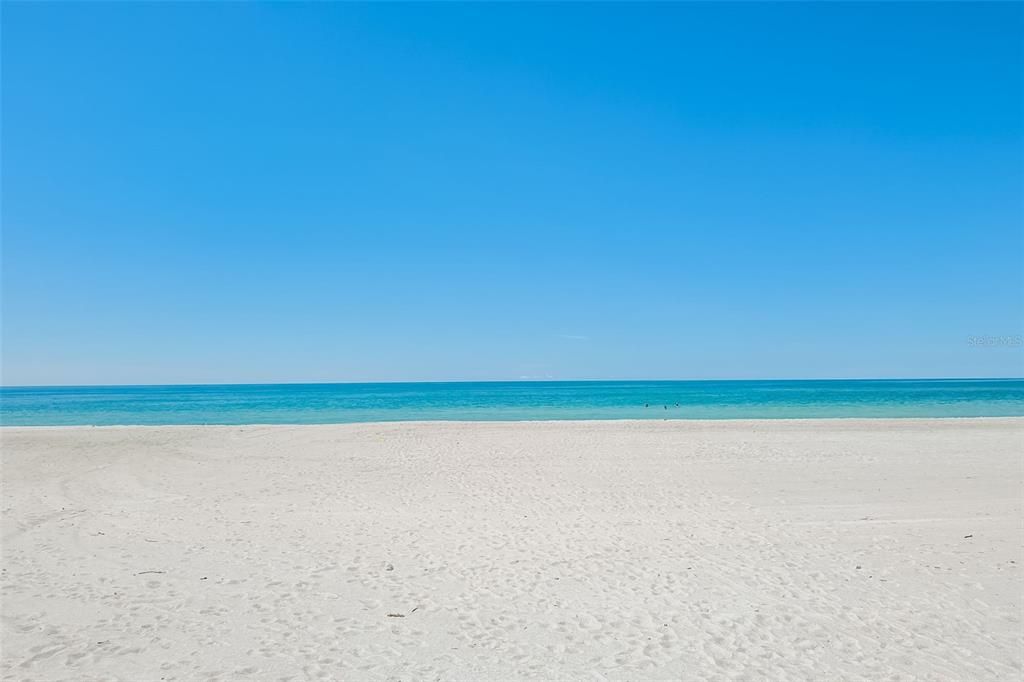 For Sale: $470,000 (1 beds, 1 baths, 416 Square Feet)