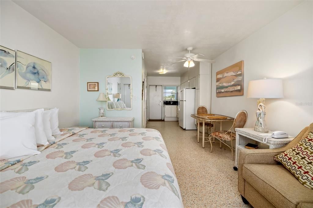 For Sale: $470,000 (1 beds, 1 baths, 416 Square Feet)