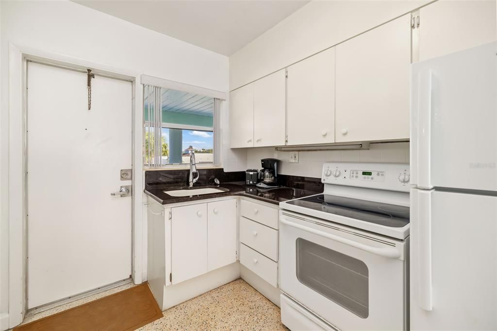 For Sale: $470,000 (1 beds, 1 baths, 416 Square Feet)