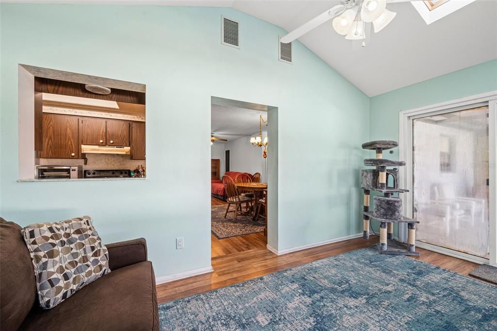 На продажу: $290,000 (3 спален, 2 ванн, 1225 Квадратных фут)