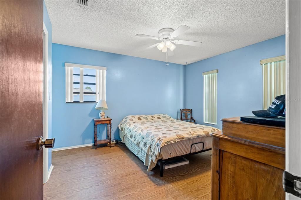 На продажу: $290,000 (3 спален, 2 ванн, 1225 Квадратных фут)