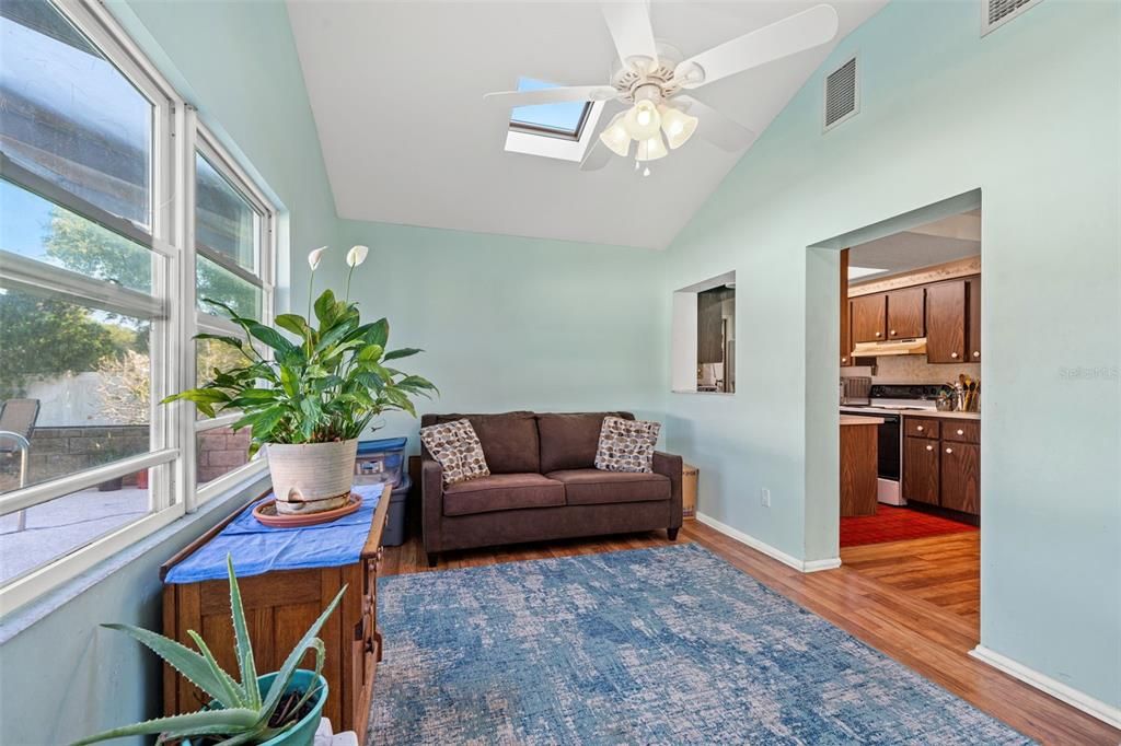 На продажу: $290,000 (3 спален, 2 ванн, 1225 Квадратных фут)