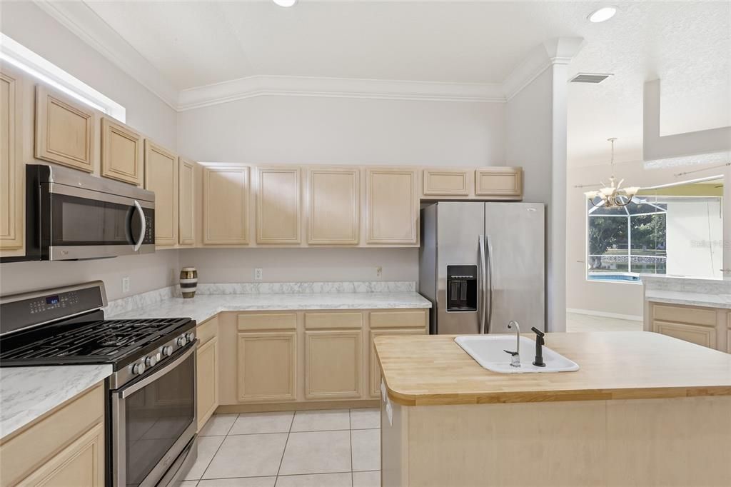 For Sale: $554,000 (3 beds, 3 baths, 2268 Square Feet)