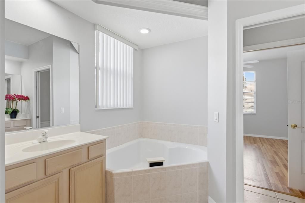 For Sale: $554,000 (3 beds, 3 baths, 2268 Square Feet)