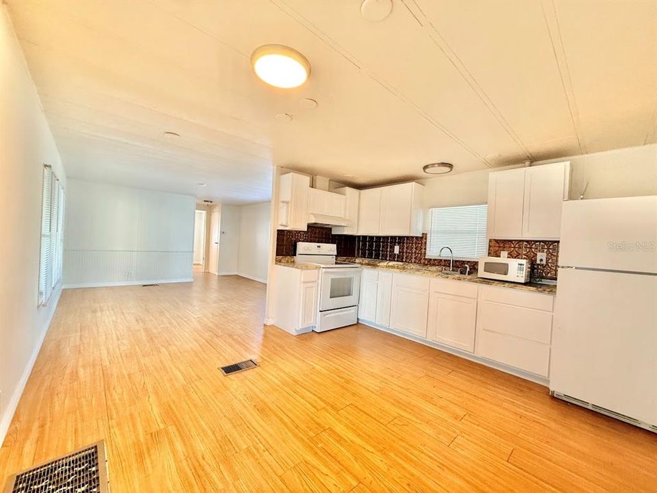 出租: $1,300 (2 贝兹, 2 浴室, 768 平方英尺)