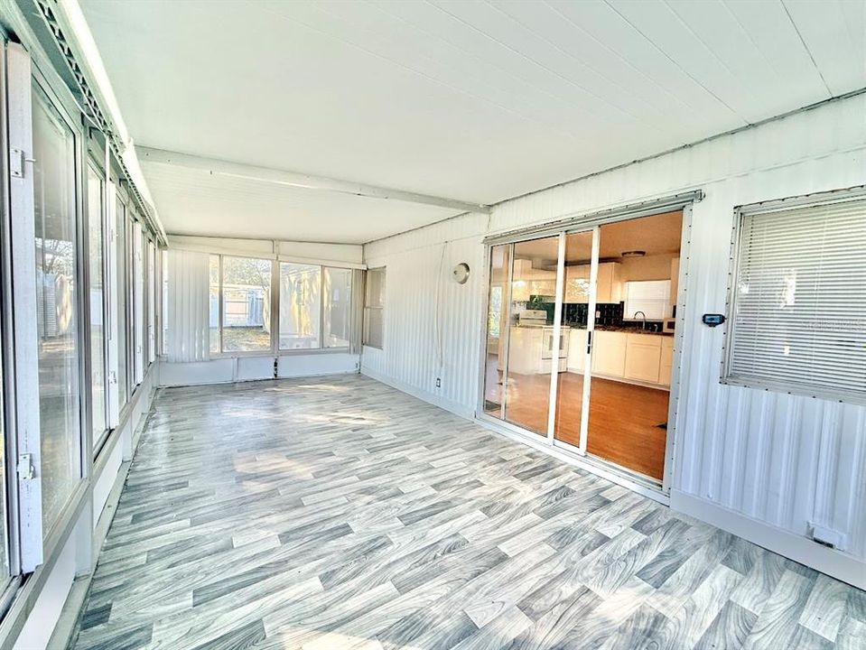 出租: $1,300 (2 贝兹, 2 浴室, 768 平方英尺)