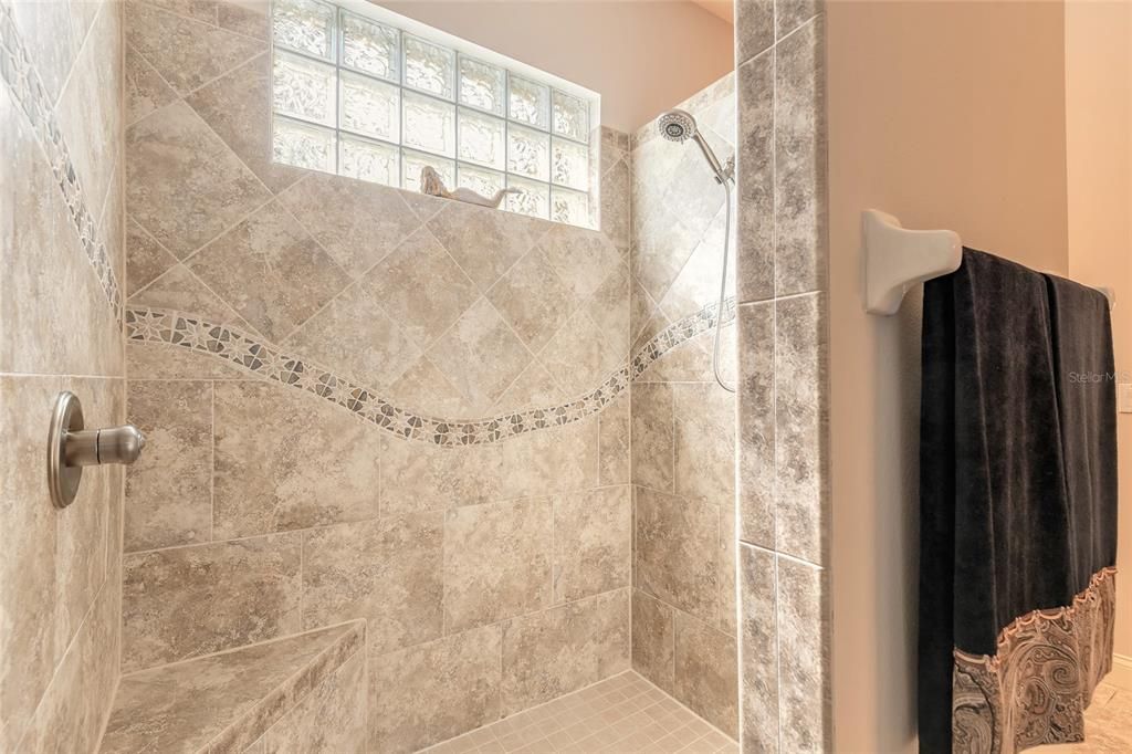 待售: $664,000 (4 贝兹, 2 浴室, 2788 平方英尺)