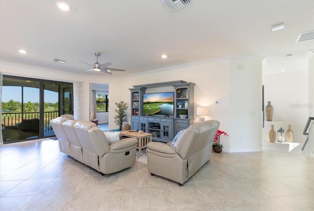 En Venta: $675,000 (3 camas, 2 baños, 2108 Pies cuadrados)