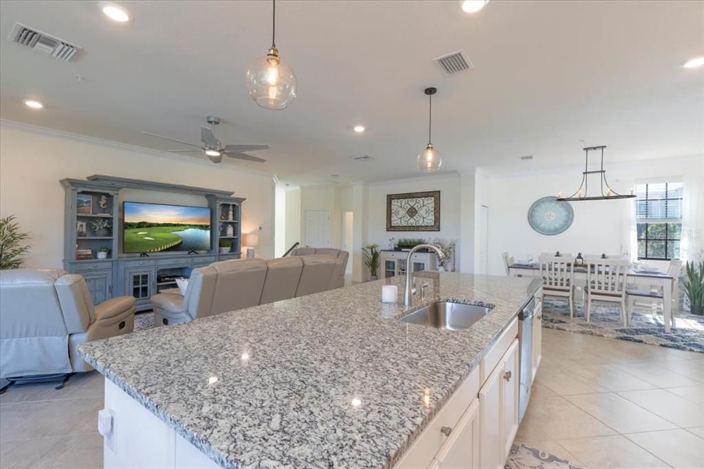 En Venta: $675,000 (3 camas, 2 baños, 2108 Pies cuadrados)