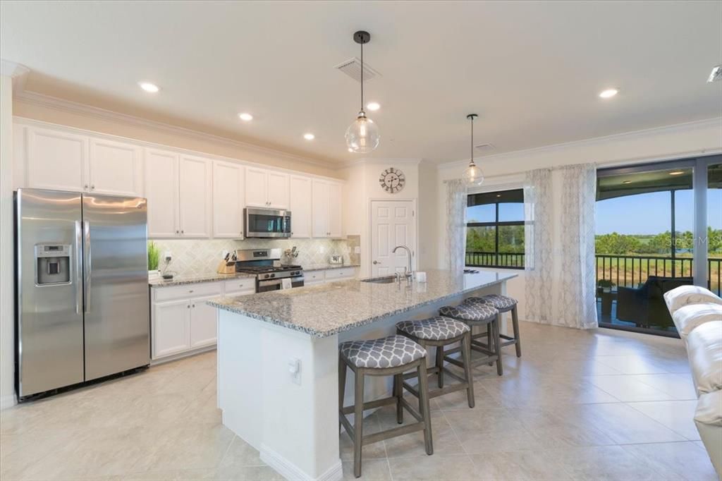 En Venta: $675,000 (3 camas, 2 baños, 2108 Pies cuadrados)