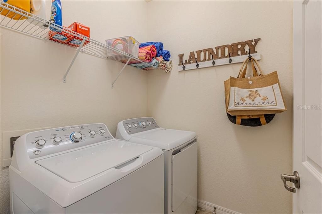 En Venta: $675,000 (3 camas, 2 baños, 2108 Pies cuadrados)