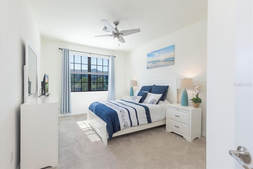 En Venta: $675,000 (3 camas, 2 baños, 2108 Pies cuadrados)