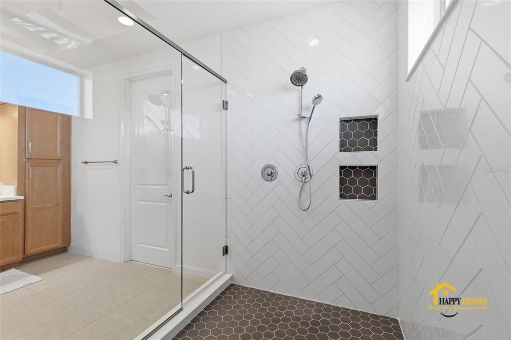 В аренду: $6,500 (5 спален, 4 ванн, 4211 Квадратных фут)