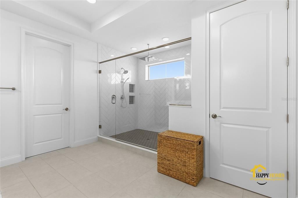 В аренду: $6,500 (5 спален, 4 ванн, 4211 Квадратных фут)