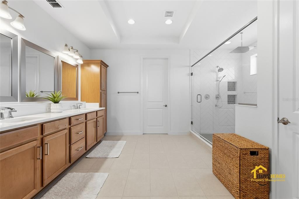 В аренду: $6,500 (5 спален, 4 ванн, 4211 Квадратных фут)