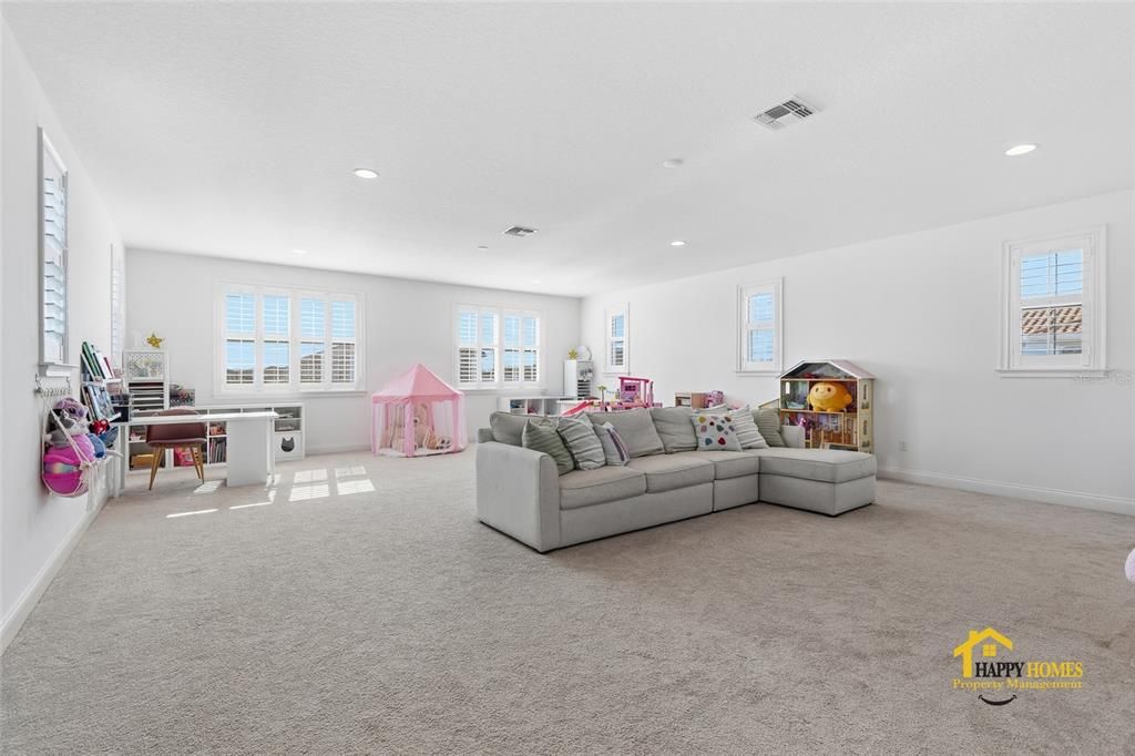 В аренду: $6,500 (5 спален, 4 ванн, 4211 Квадратных фут)