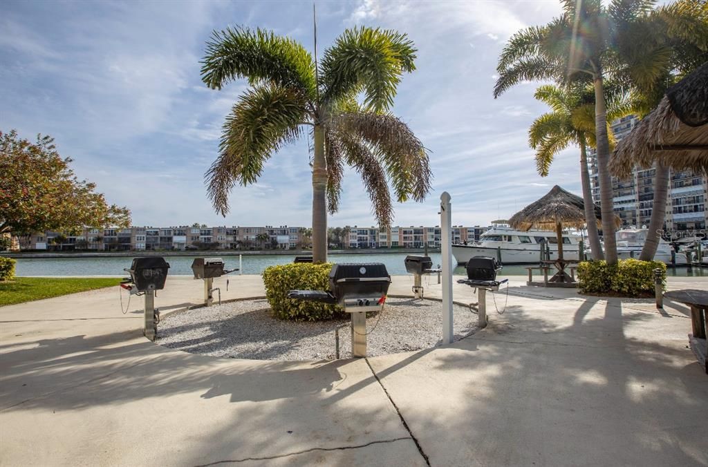 出租: $2,000 (1 贝兹, 1 浴室, 900 平方英尺)