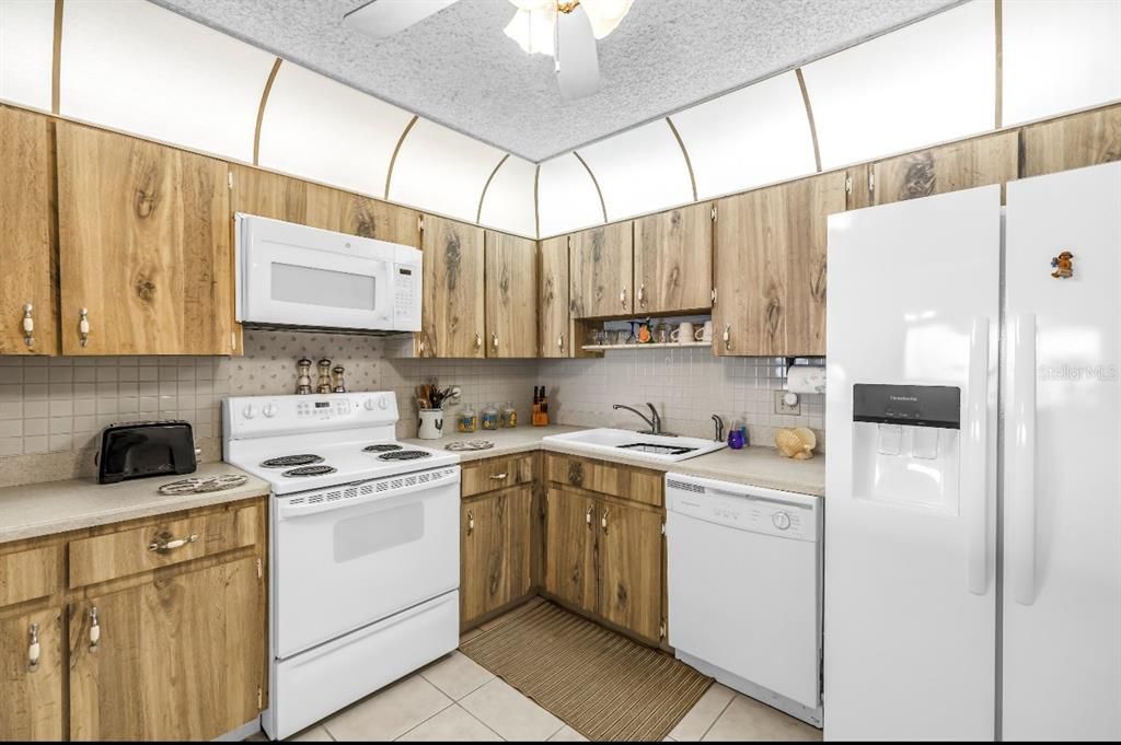 出租: $2,000 (1 贝兹, 1 浴室, 900 平方英尺)