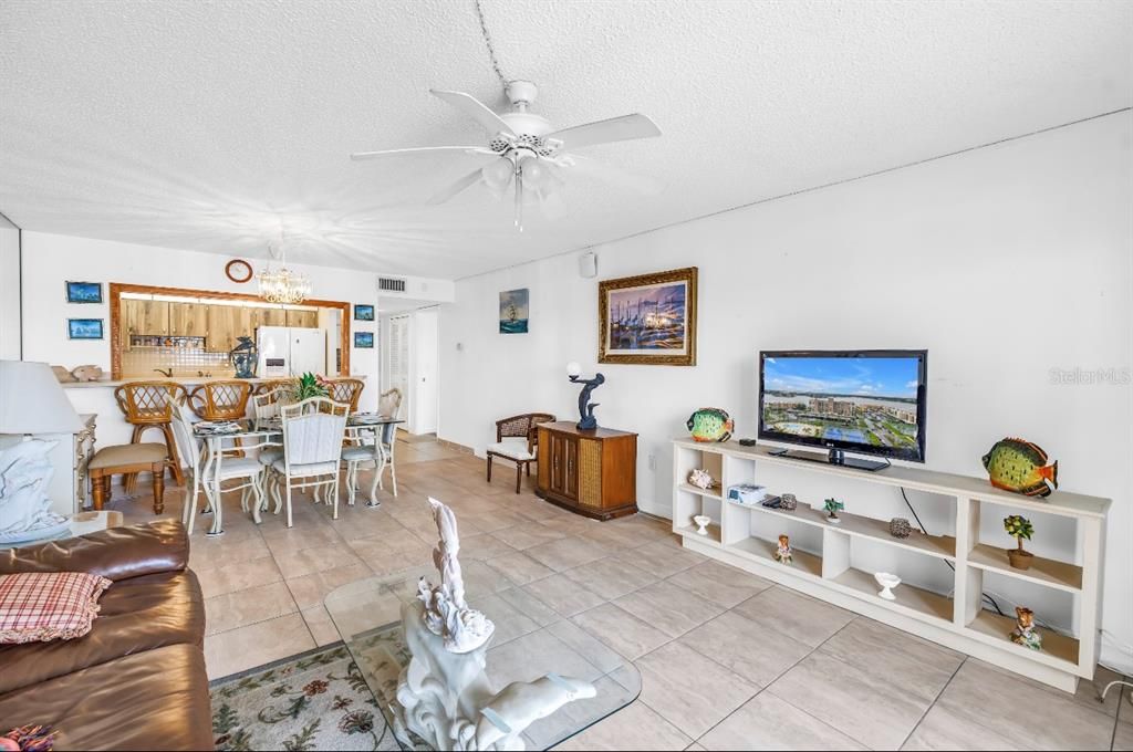 出租: $2,000 (1 贝兹, 1 浴室, 900 平方英尺)