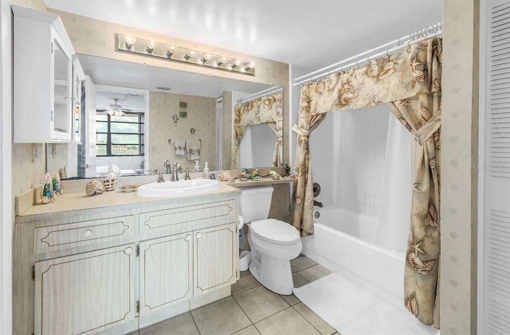 出租: $2,000 (1 贝兹, 1 浴室, 900 平方英尺)