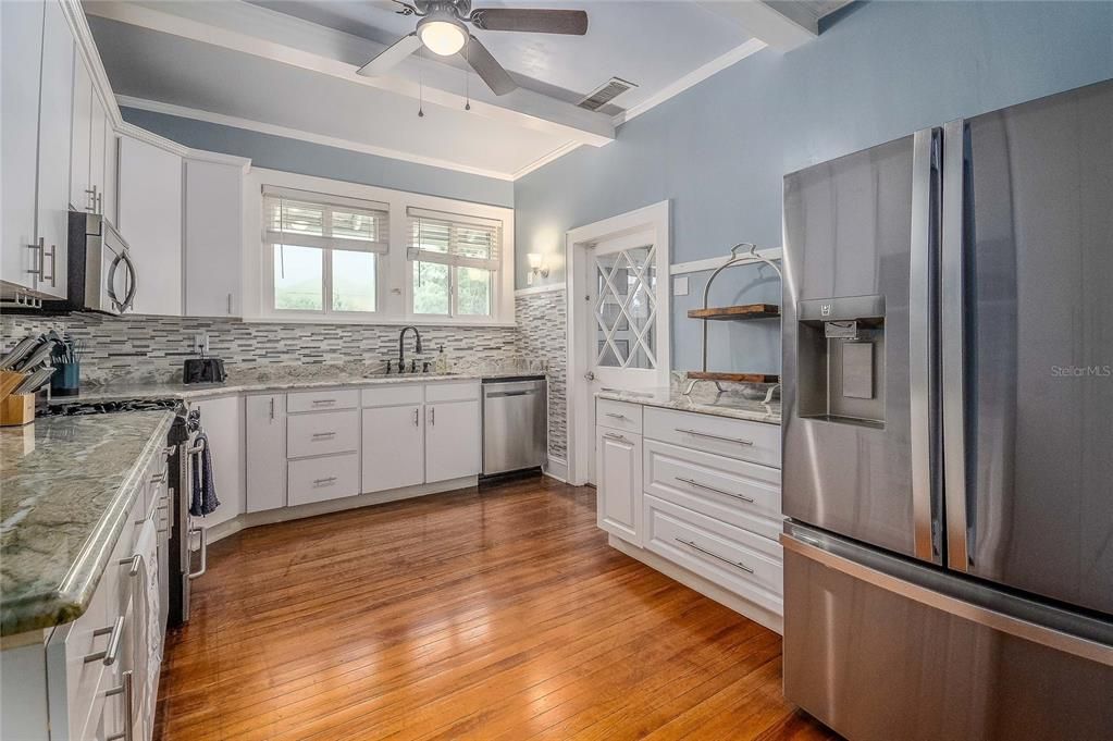 На продажу: $435,000 (5 спален, 3 ванн, 2829 Квадратных фут)