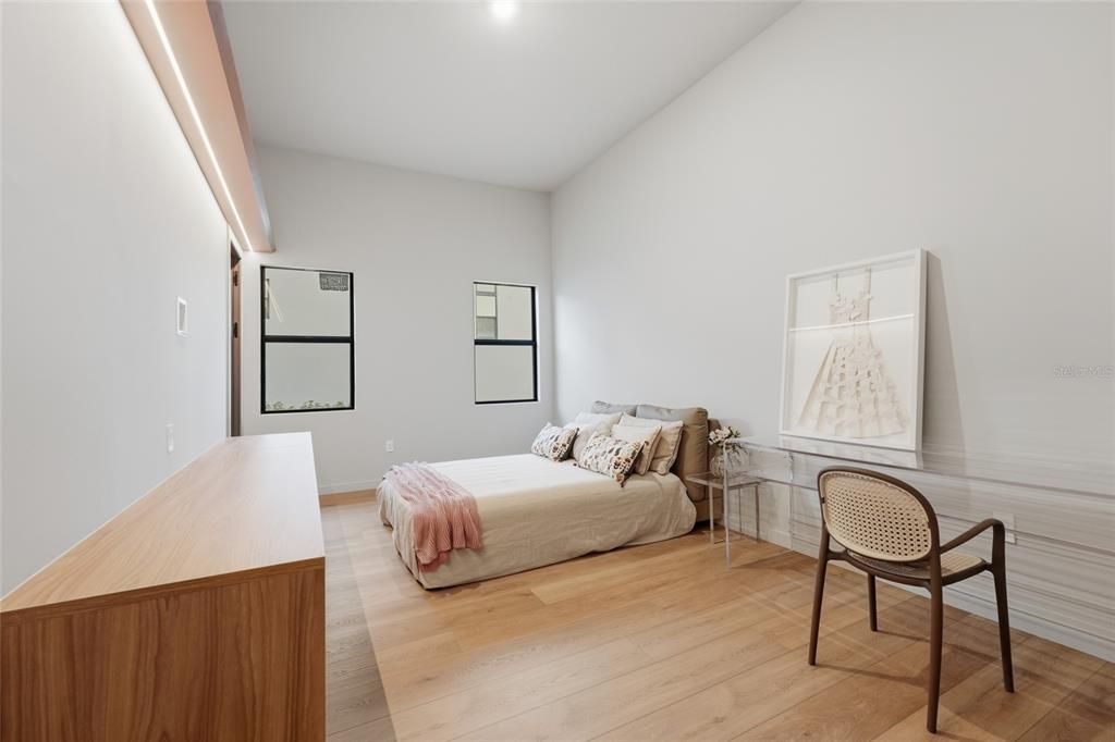 For Sale: $4,050,000 (4 beds, 5 baths, 4874 Square Feet)