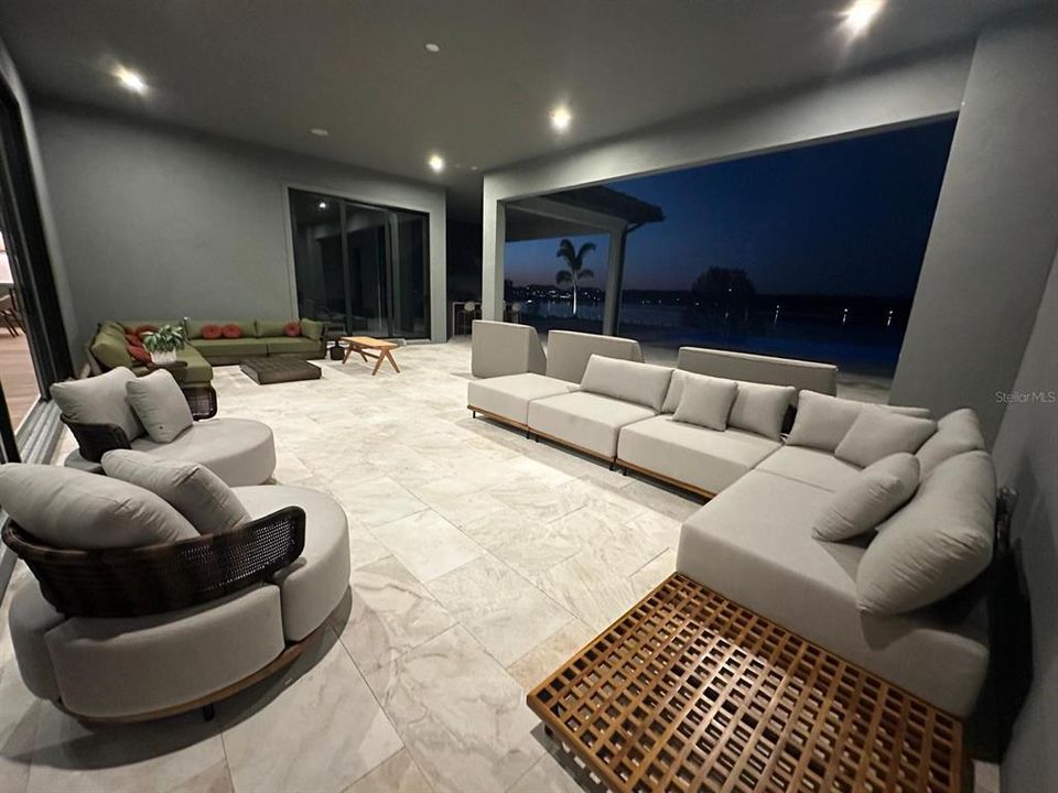 For Sale: $4,050,000 (4 beds, 5 baths, 4874 Square Feet)