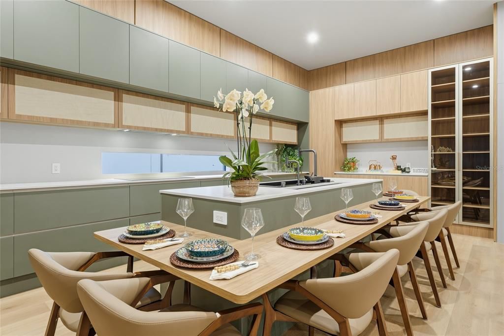 For Sale: $4,050,000 (4 beds, 5 baths, 4874 Square Feet)