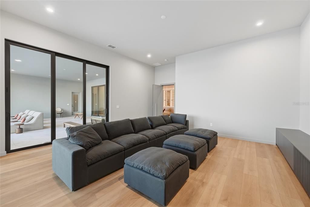 For Sale: $4,050,000 (4 beds, 5 baths, 4874 Square Feet)