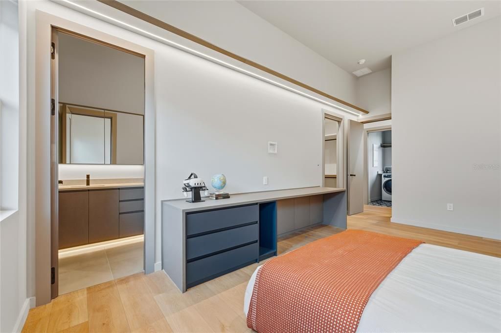 For Sale: $4,050,000 (4 beds, 5 baths, 4874 Square Feet)