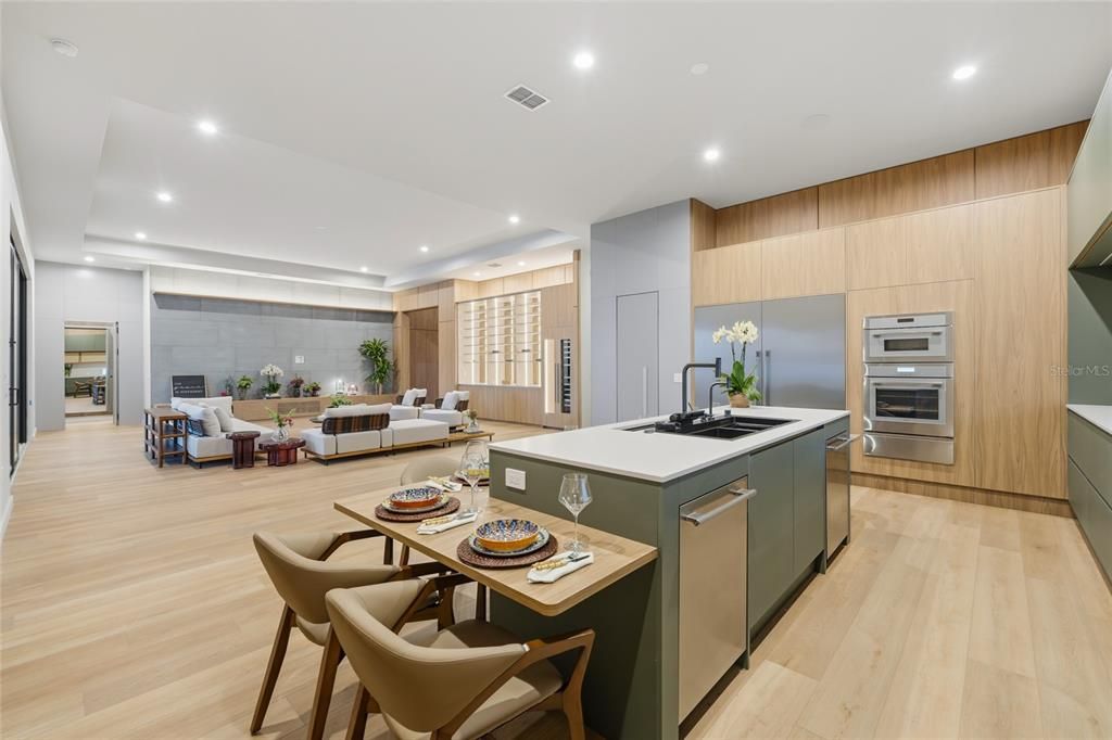 For Sale: $4,050,000 (4 beds, 5 baths, 4874 Square Feet)