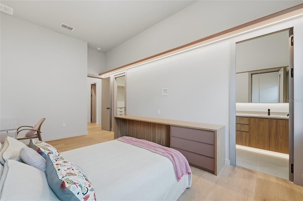 For Sale: $4,050,000 (4 beds, 5 baths, 4874 Square Feet)