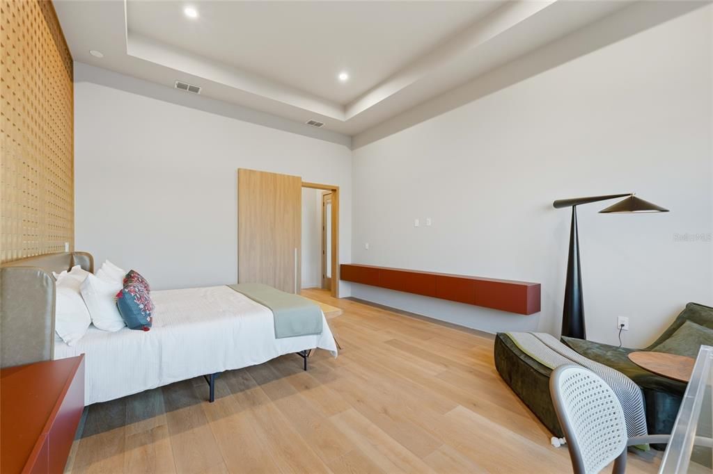 For Sale: $4,050,000 (4 beds, 5 baths, 4874 Square Feet)