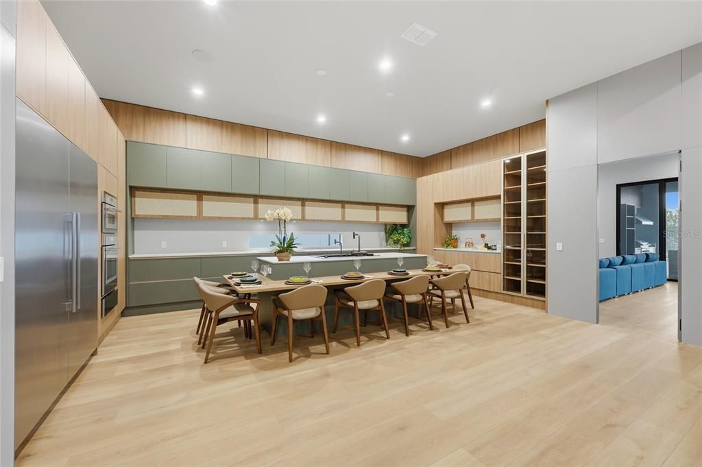 For Sale: $4,050,000 (4 beds, 5 baths, 4874 Square Feet)