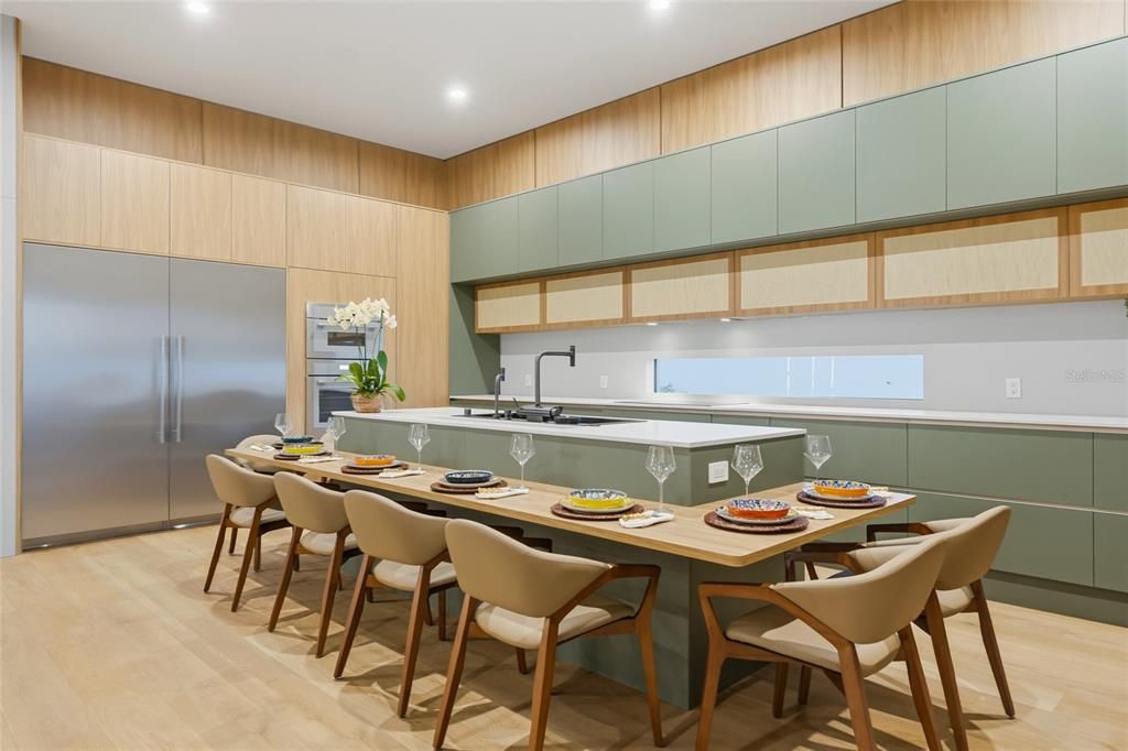 For Sale: $4,050,000 (4 beds, 5 baths, 4874 Square Feet)