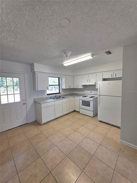 出租: $1,350 (2 贝兹, 1 浴室, 868 平方英尺)