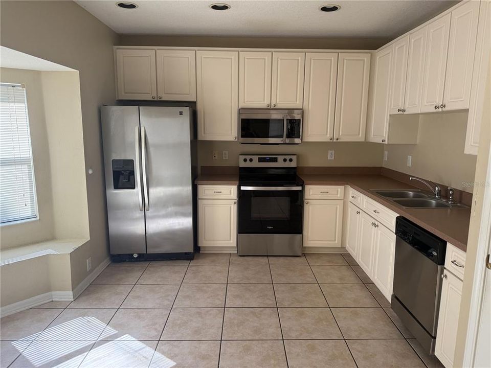 For Rent: $2,500 (4 beds, 2 baths, 2063 Square Feet)