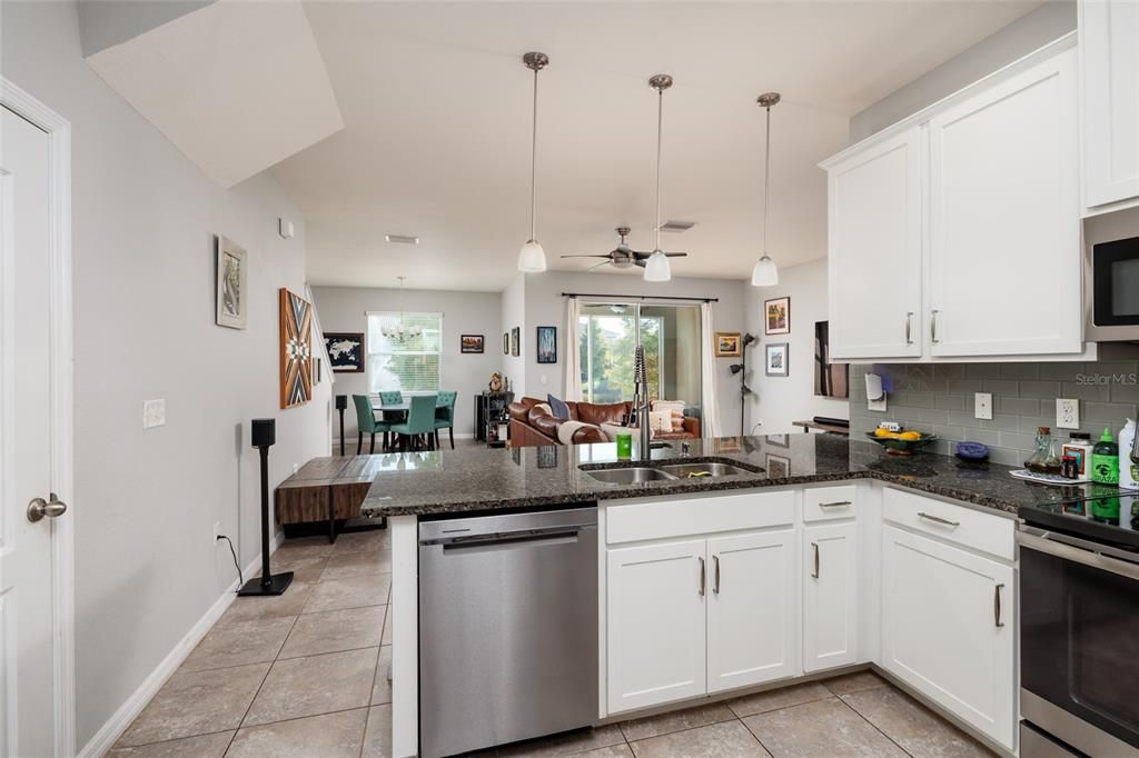 待售: $565,000 (3 贝兹, 2 浴室, 1995 平方英尺)