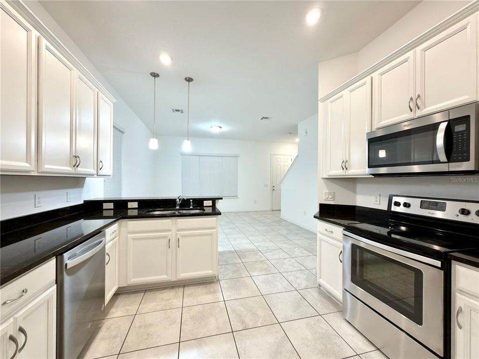 For Rent: $2,800 (4 beds, 2 baths, 2047 Square Feet)