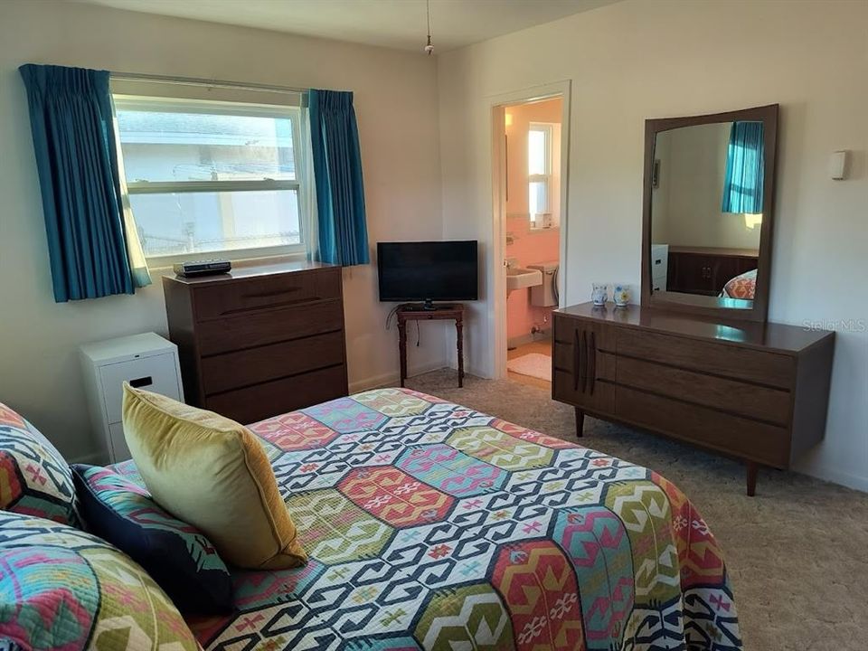 待售: $399,000 (3 贝兹, 2 浴室, 2002 平方英尺)