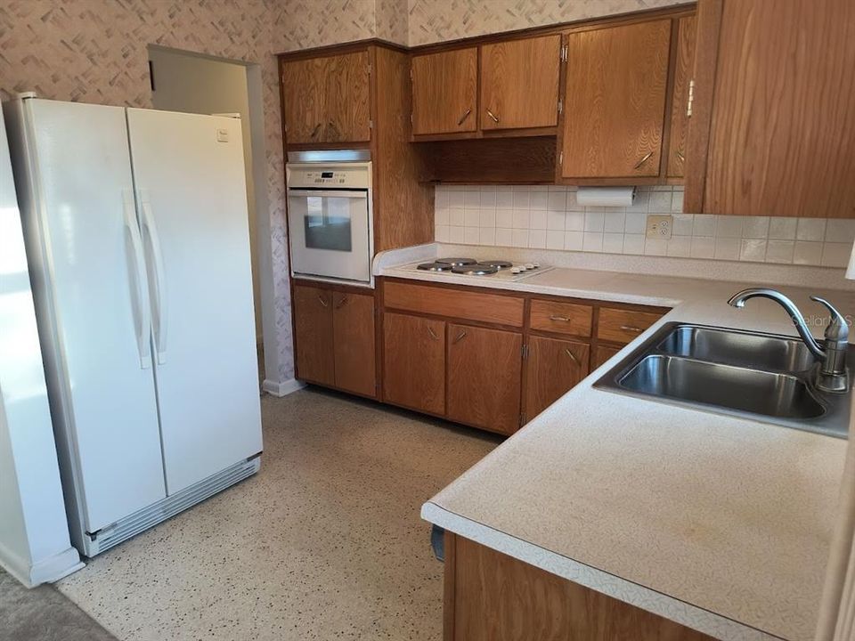 待售: $399,000 (3 贝兹, 2 浴室, 2002 平方英尺)