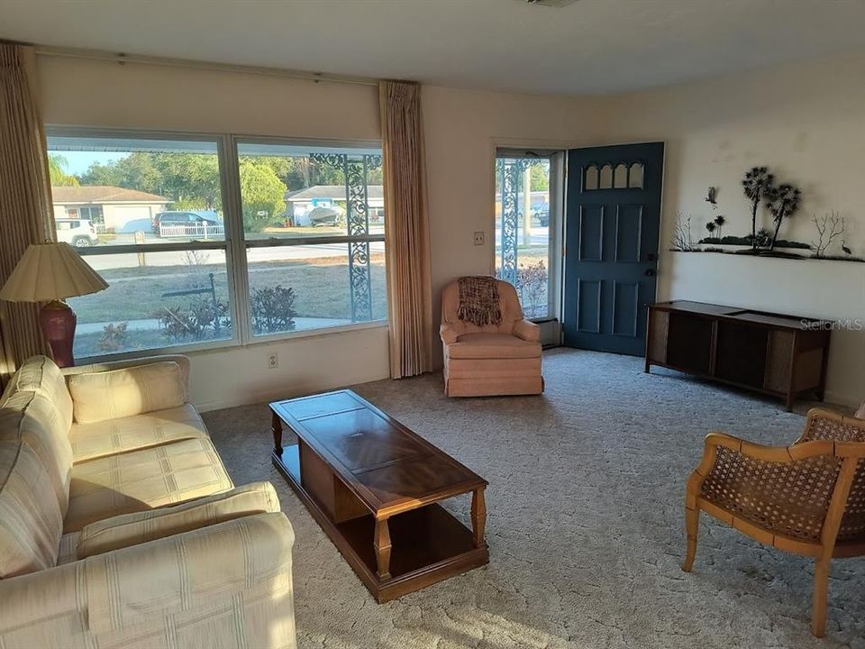 待售: $399,000 (3 贝兹, 2 浴室, 2002 平方英尺)