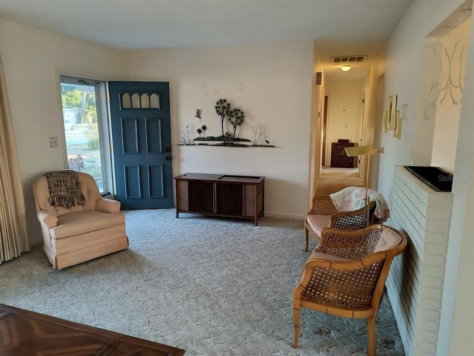 待售: $399,000 (3 贝兹, 2 浴室, 2002 平方英尺)