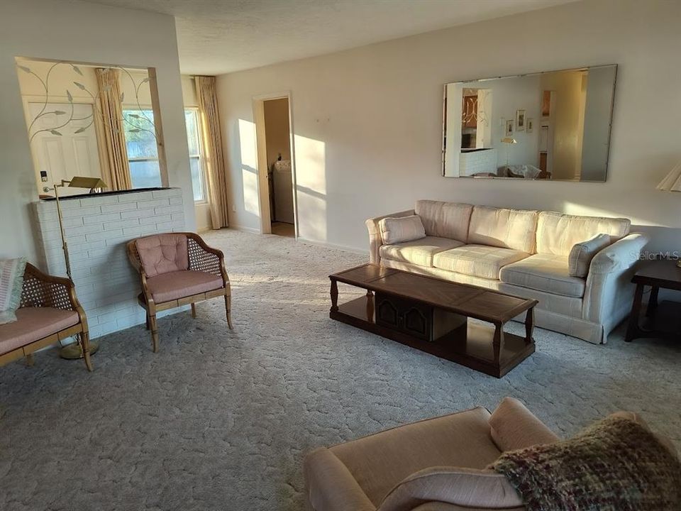 待售: $399,000 (3 贝兹, 2 浴室, 2002 平方英尺)