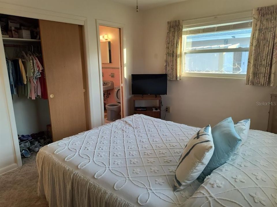 待售: $399,000 (3 贝兹, 2 浴室, 2002 平方英尺)