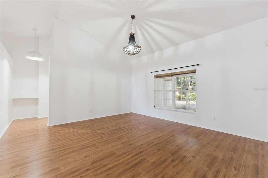 En Venta: $449,900 (4 camas, 2 baños, 2496 Pies cuadrados)