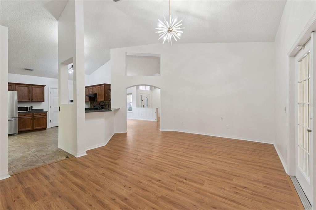 En Venta: $449,900 (4 camas, 2 baños, 2496 Pies cuadrados)