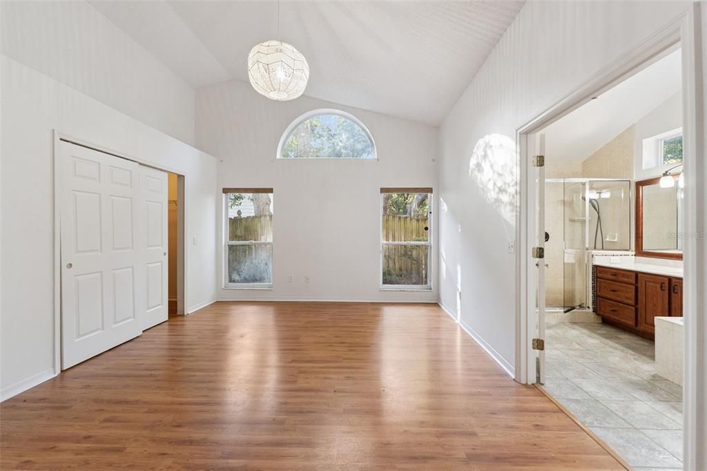 En Venta: $449,900 (4 camas, 2 baños, 2496 Pies cuadrados)