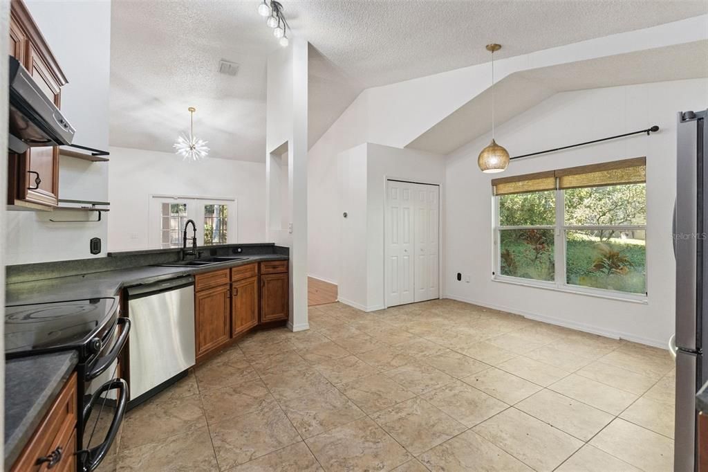 En Venta: $449,900 (4 camas, 2 baños, 2496 Pies cuadrados)