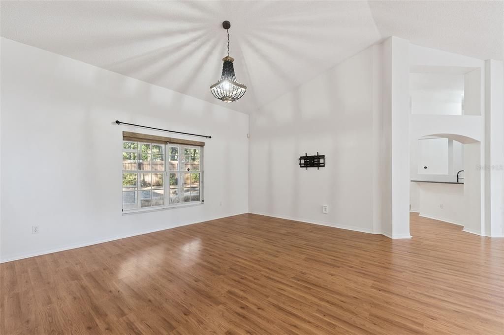 En Venta: $449,900 (4 camas, 2 baños, 2496 Pies cuadrados)